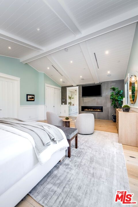 Bedroom, Fireplace, Interior, Recessed Lighting, Wood Texture Flooring