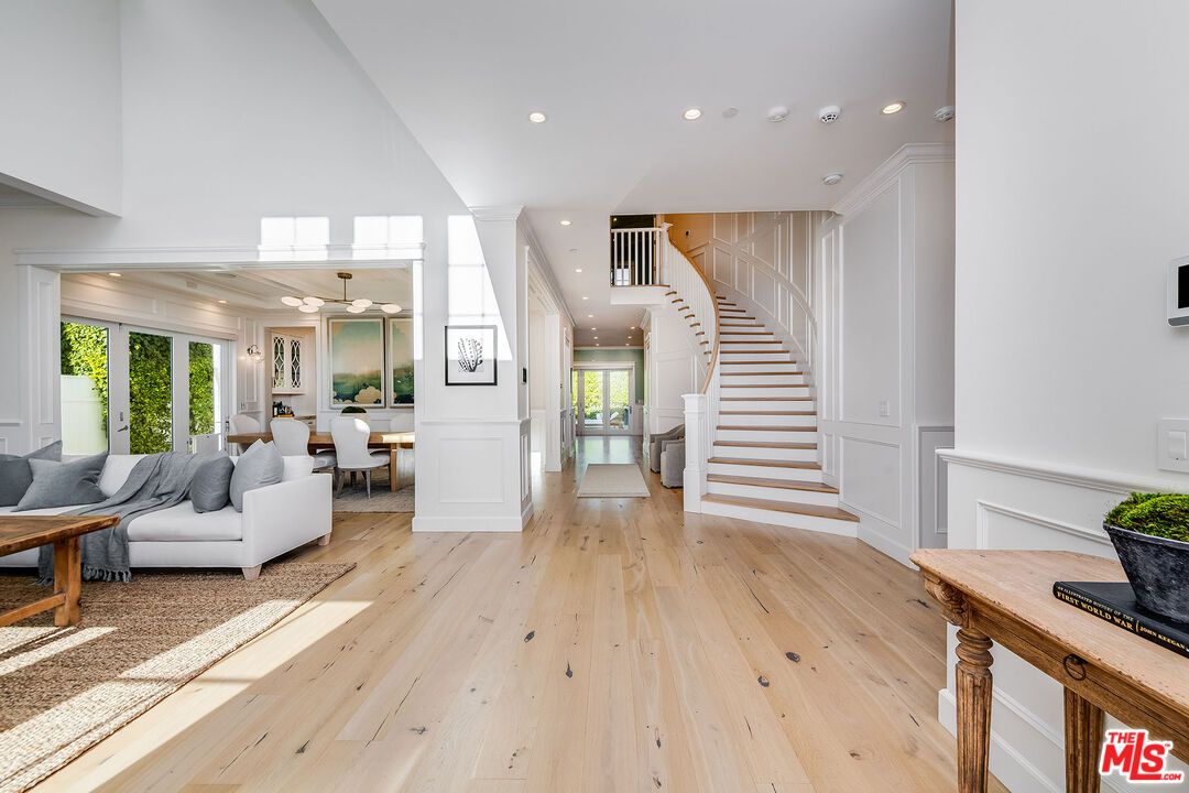 Dining room, Interior, Living room, Pendant Lights, Recessed Lighting, Wood Texture Flooring
