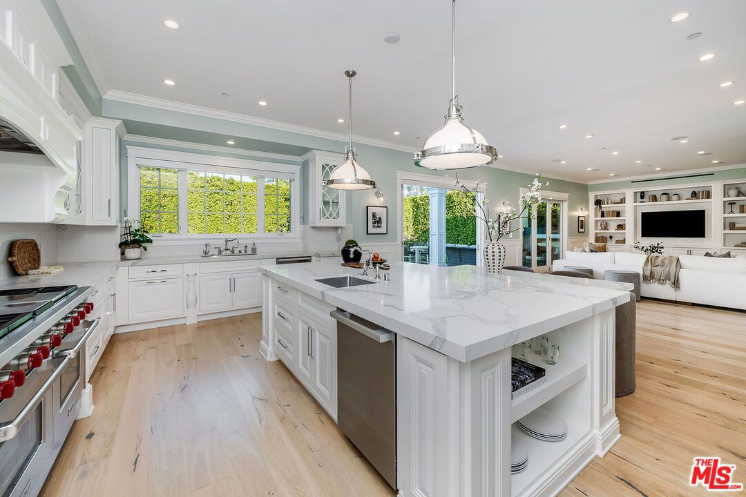 Interior, Kitchen, Living room, Pendant Lights, Recessed Lighting, Stainless Steel Appliances, Wood Texture Flooring