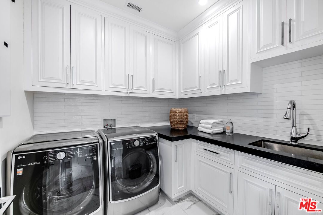 Interior, Marble, Recessed Lighting, Washer