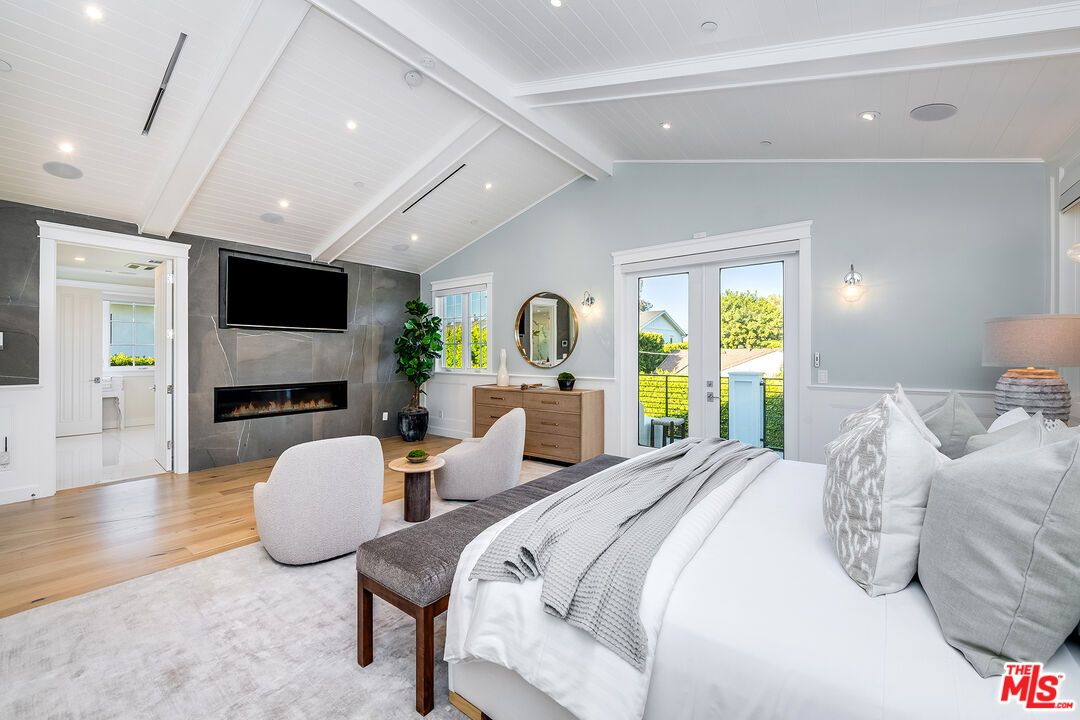 Bedroom, Fireplace, Interior, Recessed Lighting, Wood Texture Flooring