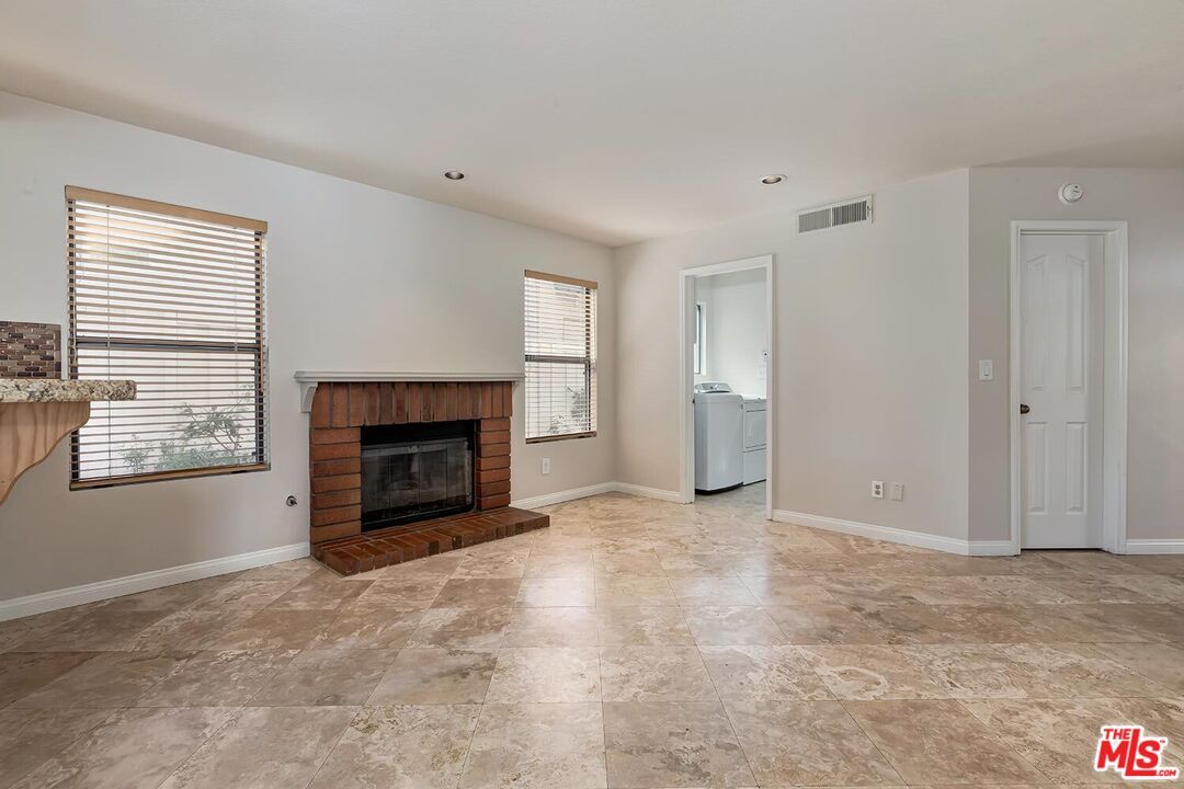 Fireplace, Interior, Recessed Lighting, Washer