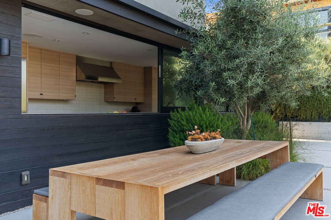 Exterior, Recessed Lighting