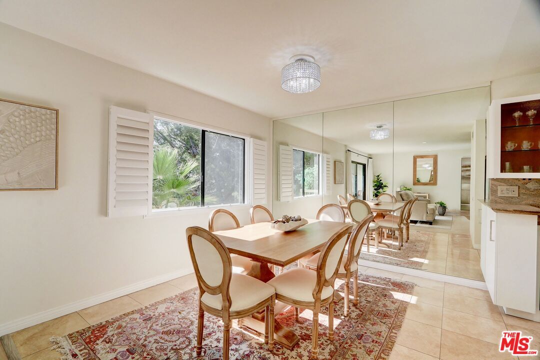 Chandelier, Dining room, Interior, Living room