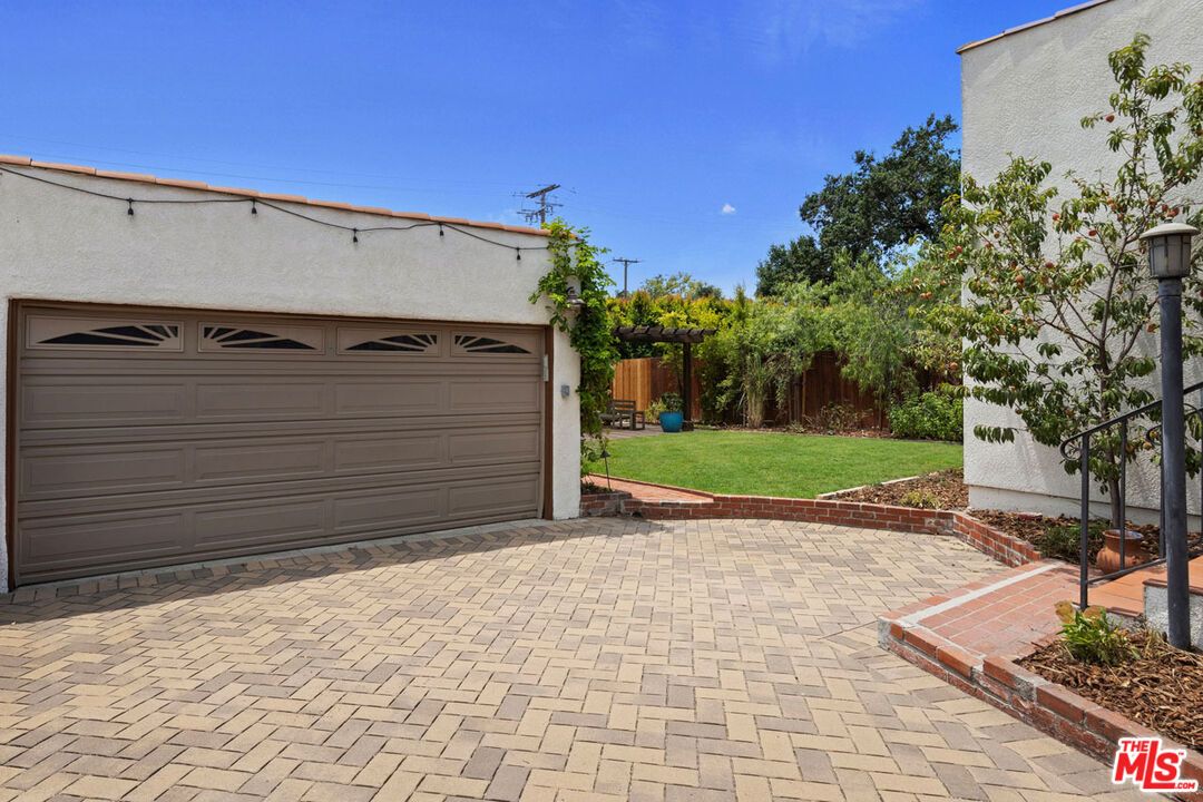 Backyard, Detached Garage, Exterior