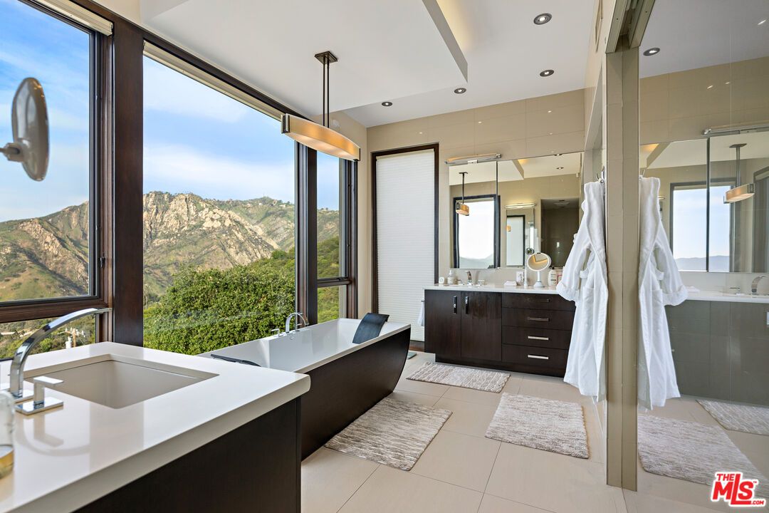 Bathroom, Dual Sink Vanities, Interior, Pendant Lights, Recessed Lighting