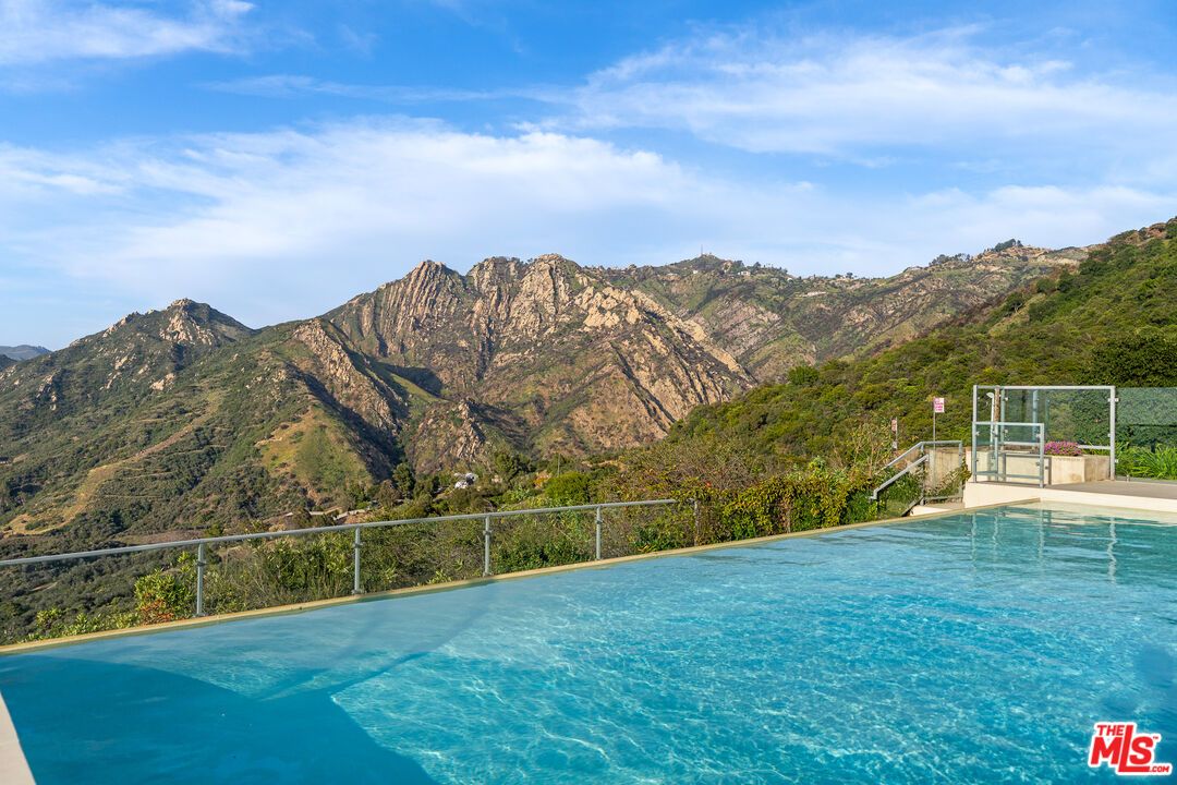 Exterior, Pool, Other