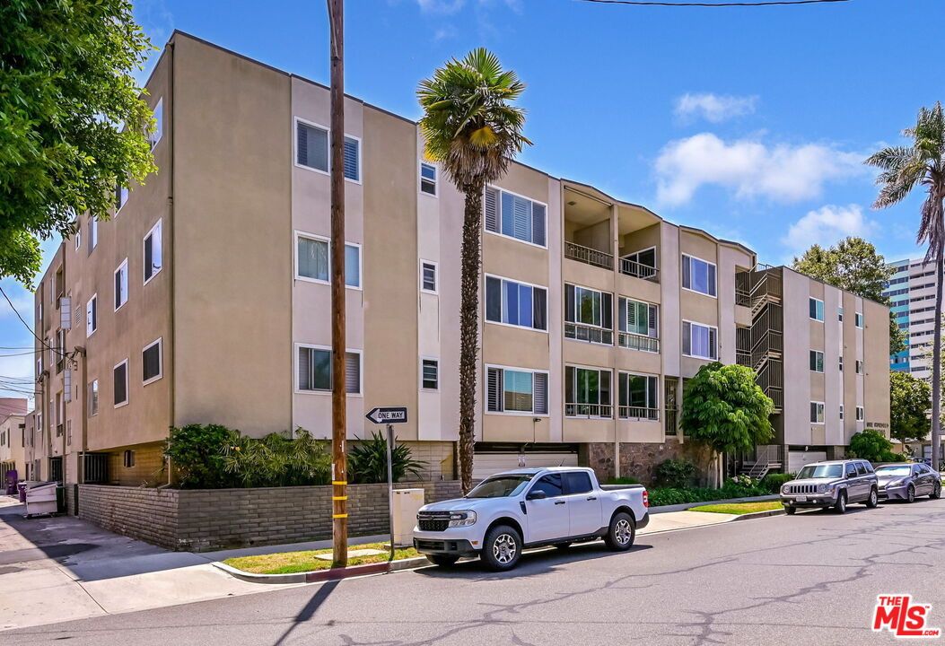 Exterior, Facade, Condo Building