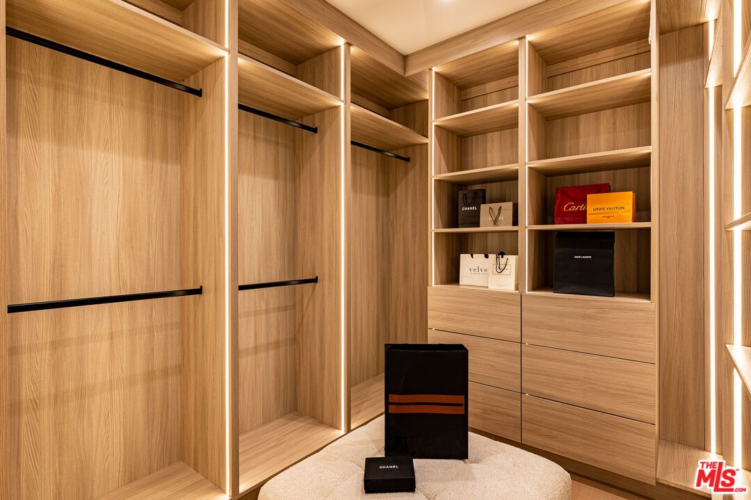 Interior, Recessed Lighting, Walk-in Closets