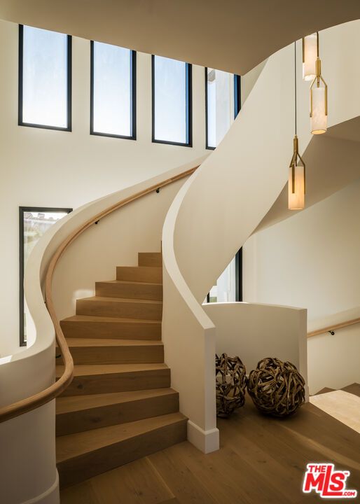 Interior, Pendant Lights, Wood Texture Flooring