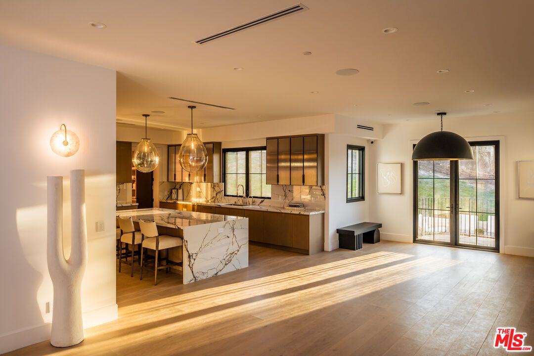 Dining room, Interior, Kitchen, Pendant Lights, Recessed Lighting, Wood Texture Flooring