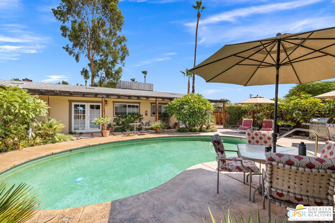 Exterior, Pool