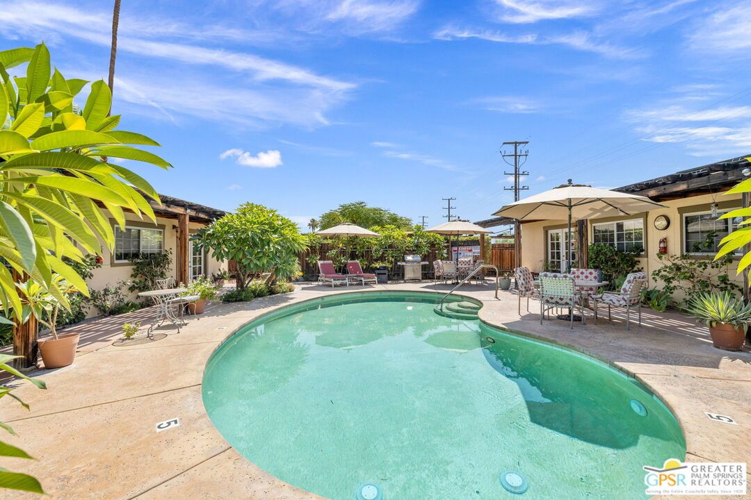 Exterior, Pool
