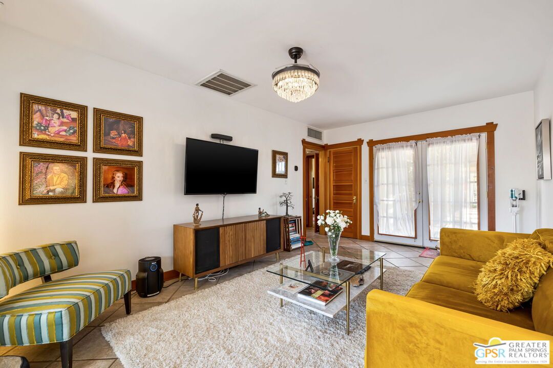 Chandelier, Interior, Living room
