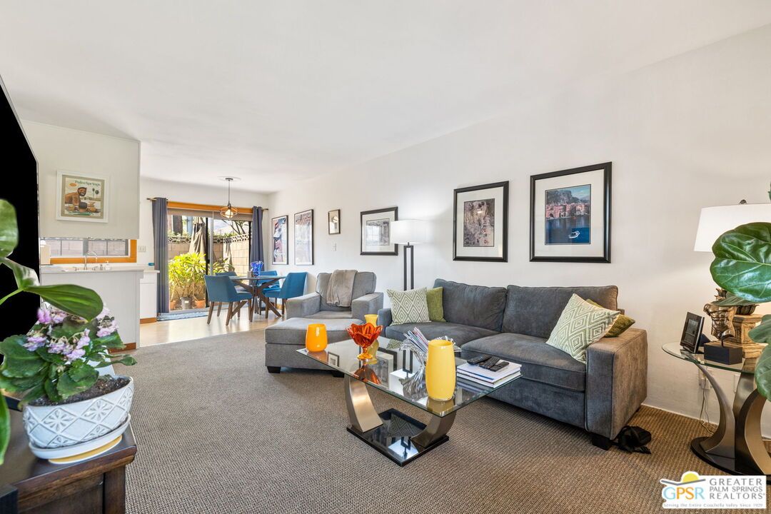 Dining room, Interior, Living room, Pendant Lights