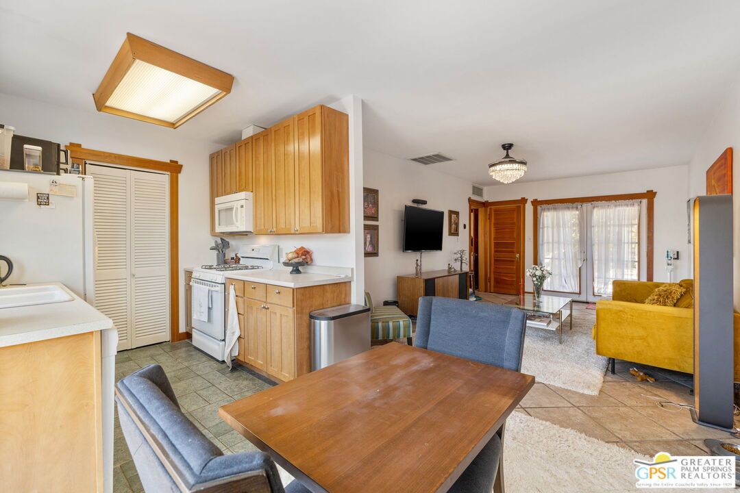 Chandelier, Dining room, Interior, Kitchen, Living room