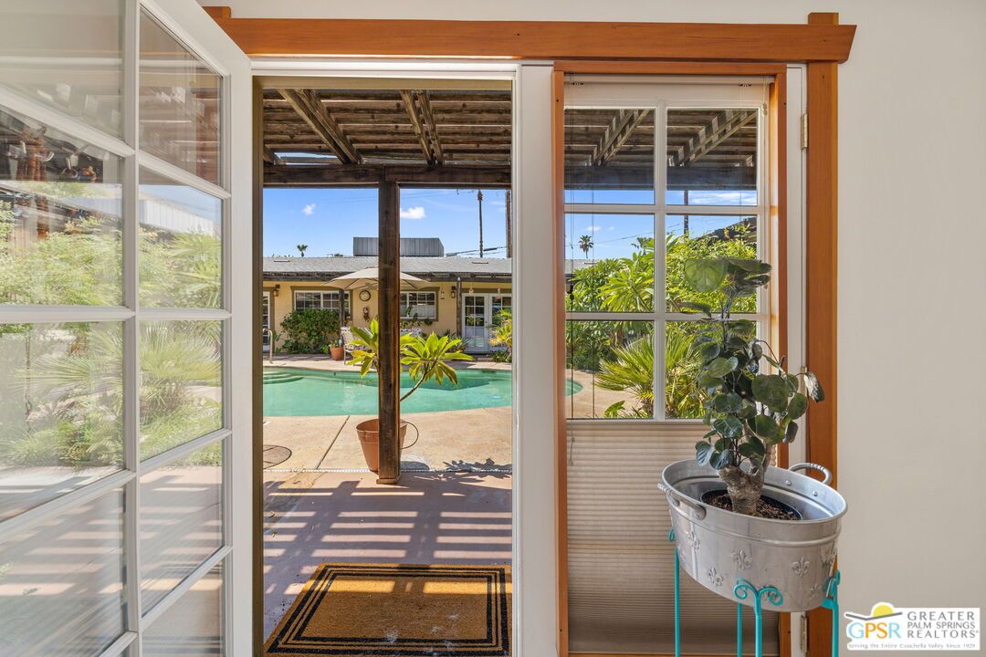 Interior, Pool, Sun Room