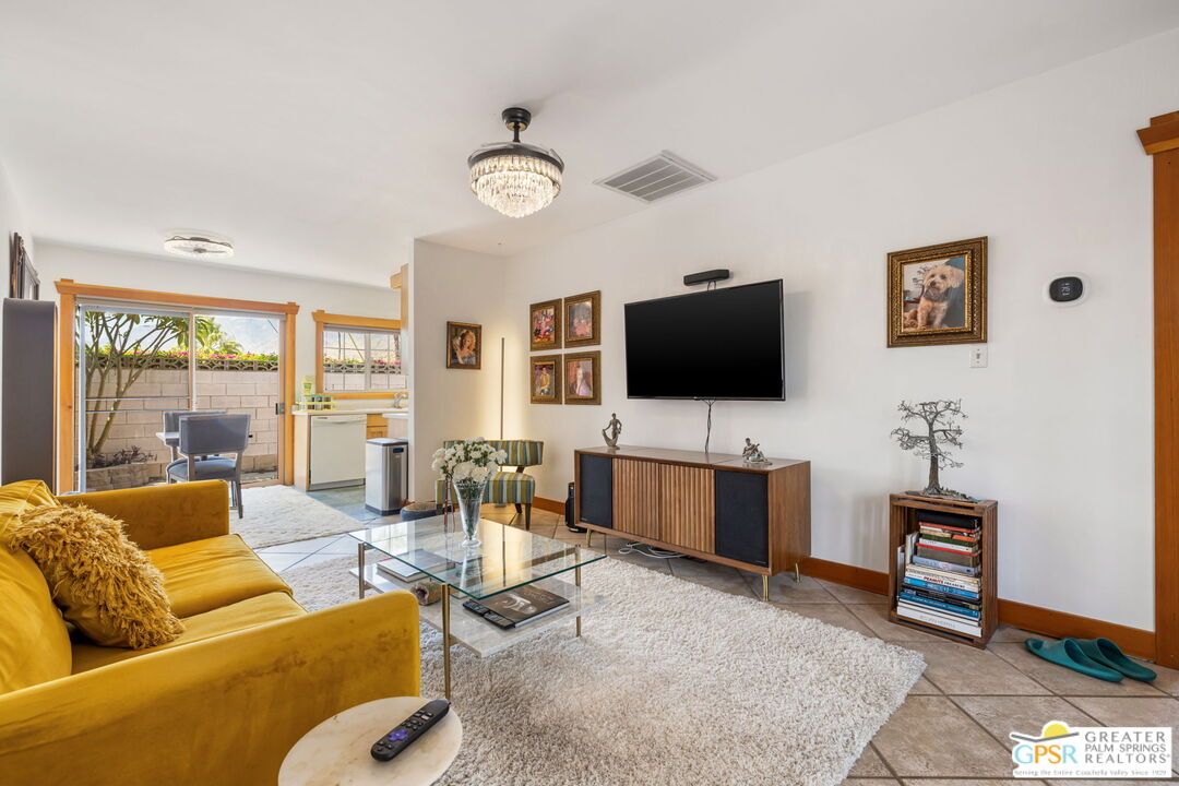 Chandelier, Interior, Living room