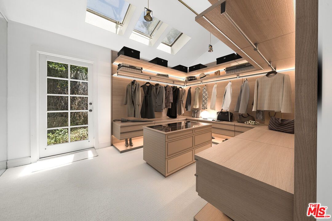Interior, Walk-in Closets