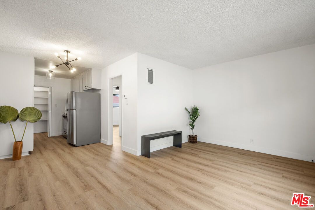 Interior, Kitchen, Pendant Lights, Wood Texture Flooring
