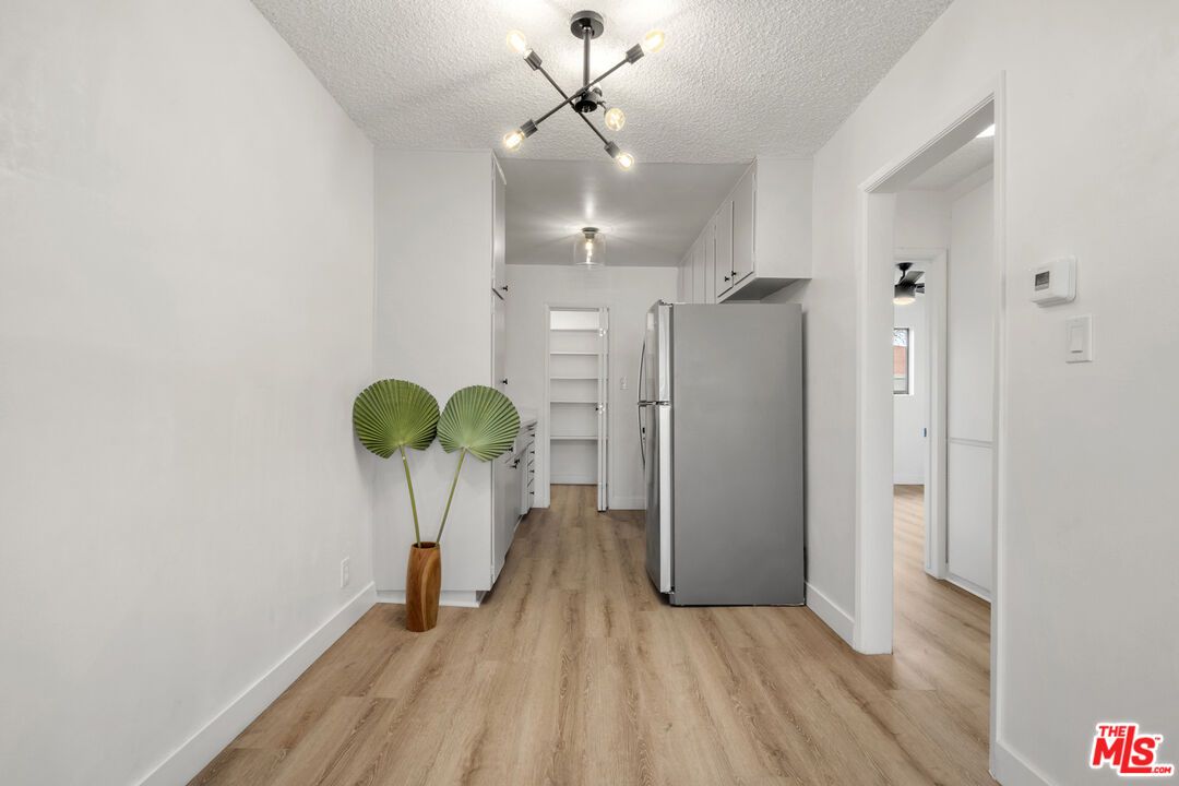 Interior, Kitchen, Pendant Lights, Wood Texture Flooring