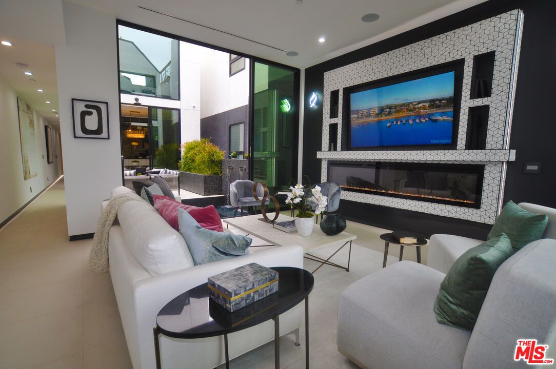 Fireplace, Interior, Living room, Recessed Lighting