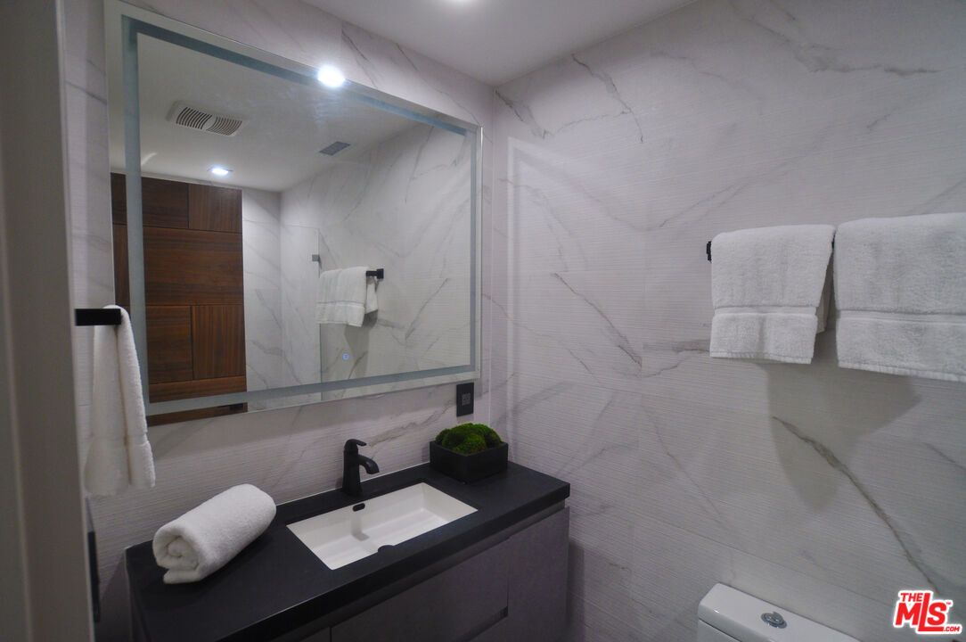 Bathroom, Interior, Marble Walls, Recessed Lighting