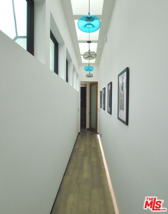 Interior, Pendant Lights, Wood Texture Flooring