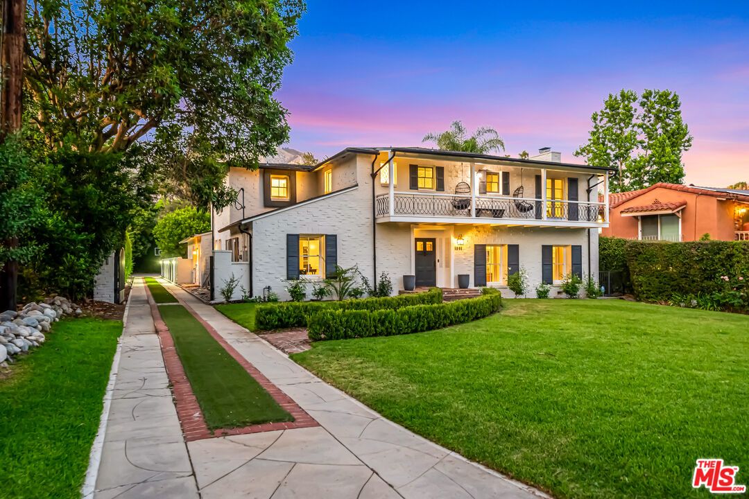 Backyard, Exterior, Facade, Mediterranean