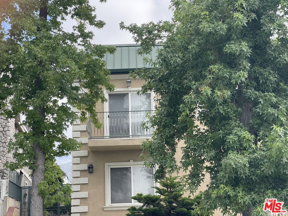 Exterior, Facade, None