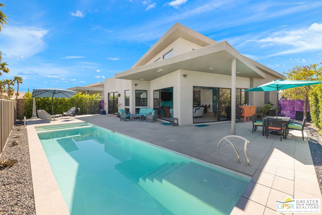 Exterior, Pool