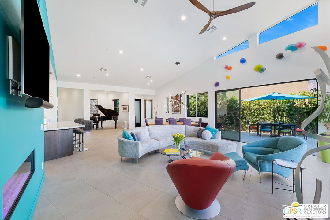 Dining room, Interior, Living room, Pendant Lights, Piano, Recessed Lighting