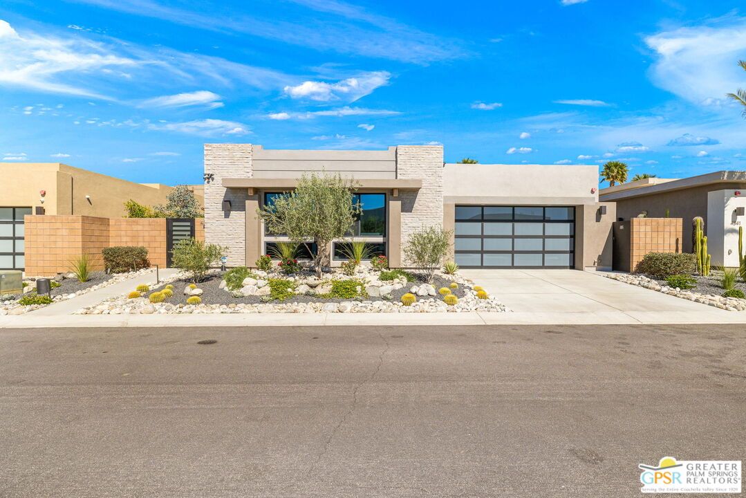 Attached, Exterior, Facade, Modern