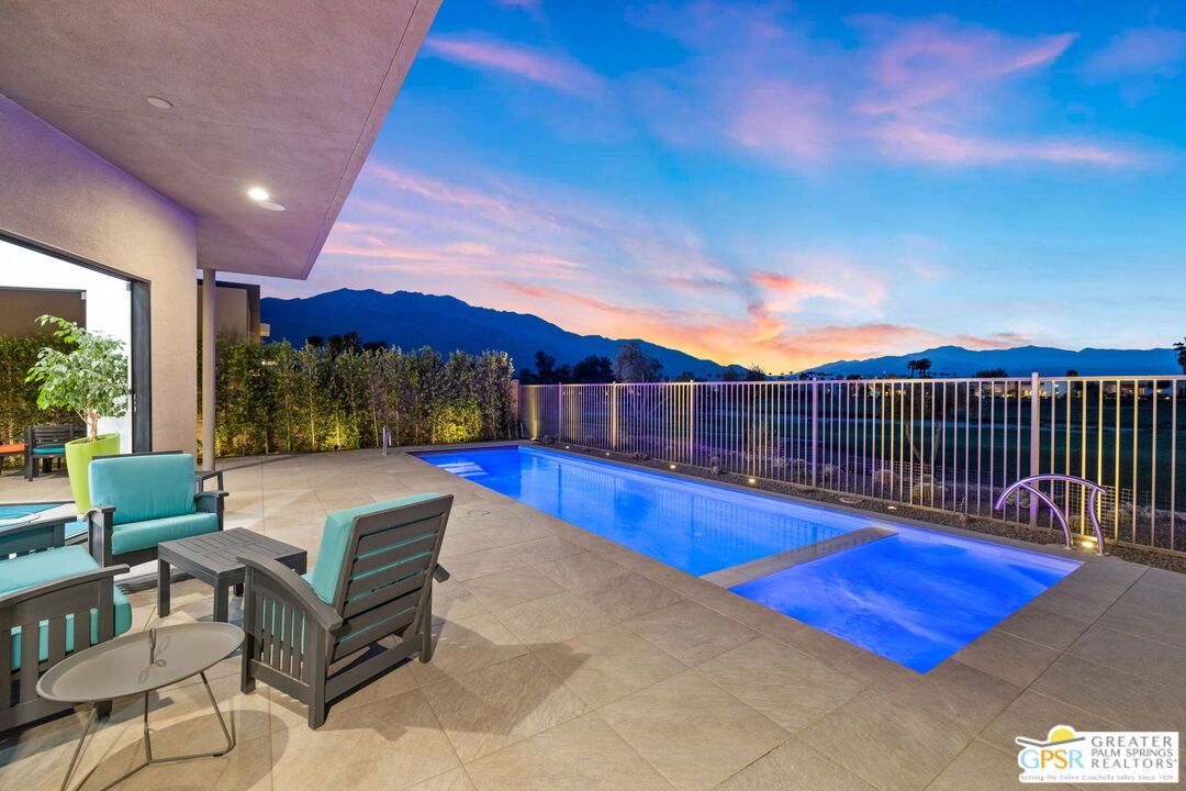 Exterior, Pool, Other