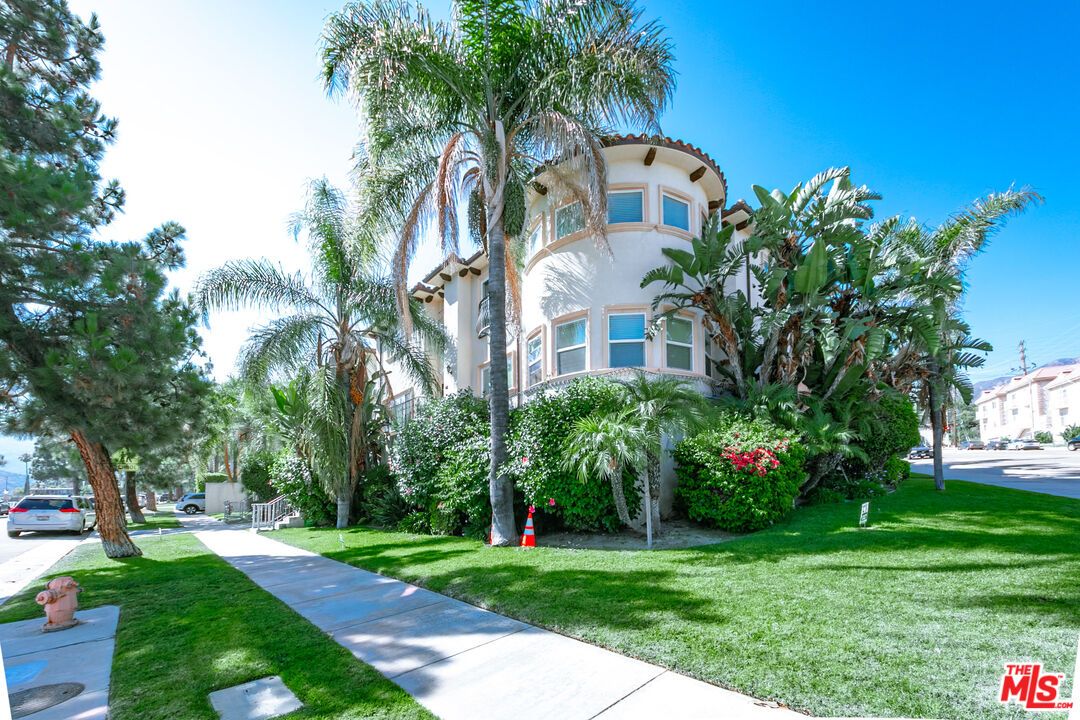 Backyard, Exterior, Facade, Mediterranean