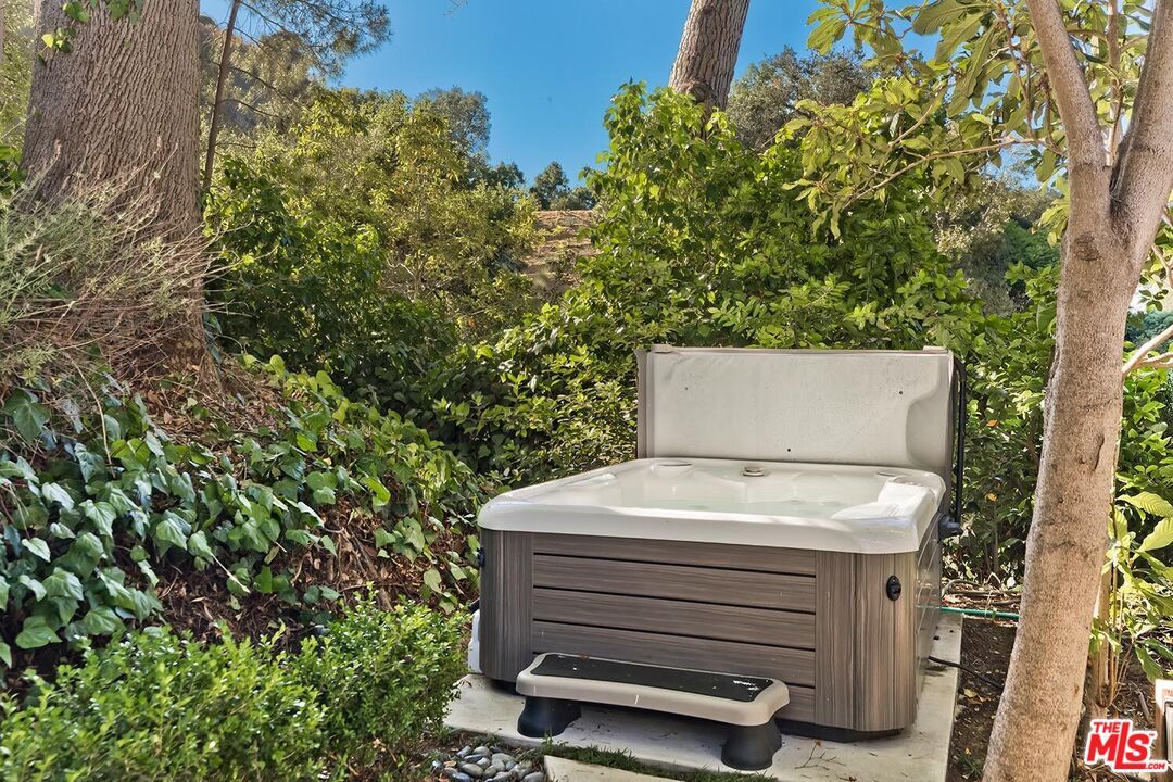 Exterior, Hot Tub