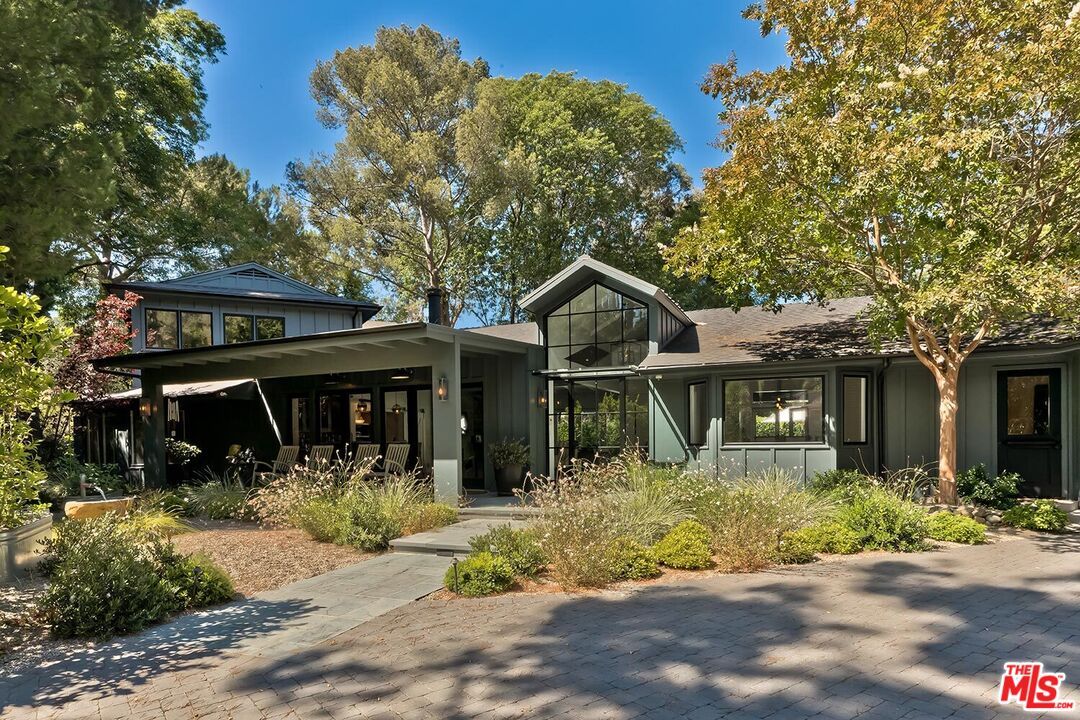 Backyard, Exterior, Facade, Modern