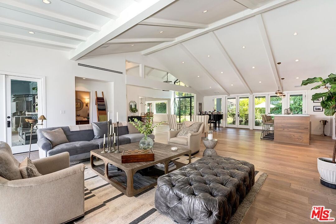 Interior, Living room, Piano, Recessed Lighting, Wood Texture Flooring