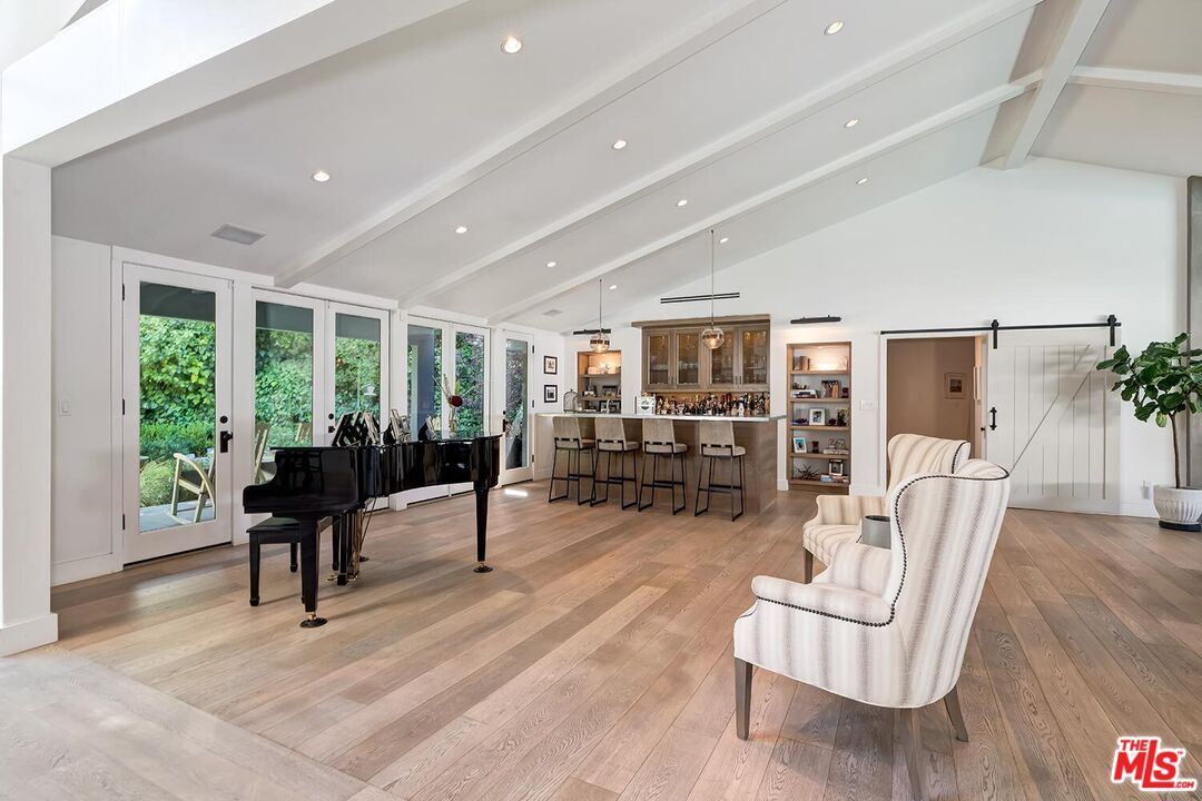 Interior, Pendant Lights, Piano, Recessed Lighting, Wood Texture Flooring