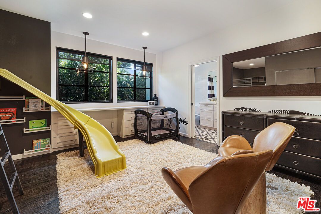 Interior, Pendant Lights, Recessed Lighting, Wood Texture Flooring