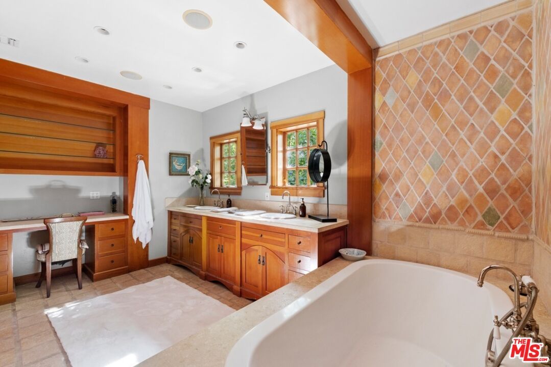 Bathroom, Dual Sink Vanities, Free Standing Baths, Interior, Recessed Lighting