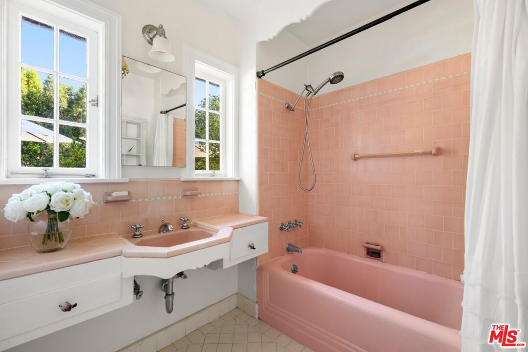 Bathroom, Interior, Tile Countertops