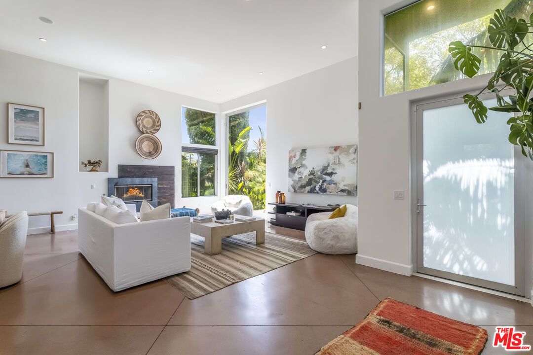 Fireplace, Interior, Living room, Recessed Lighting