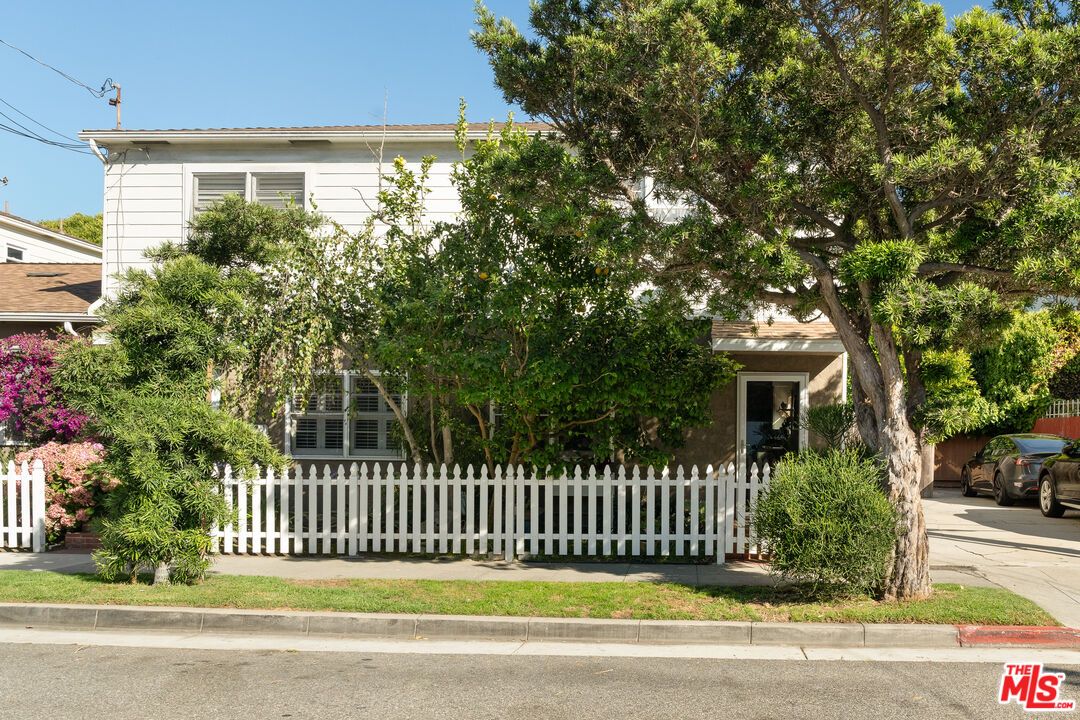 Exterior, Facade, American Foursquare