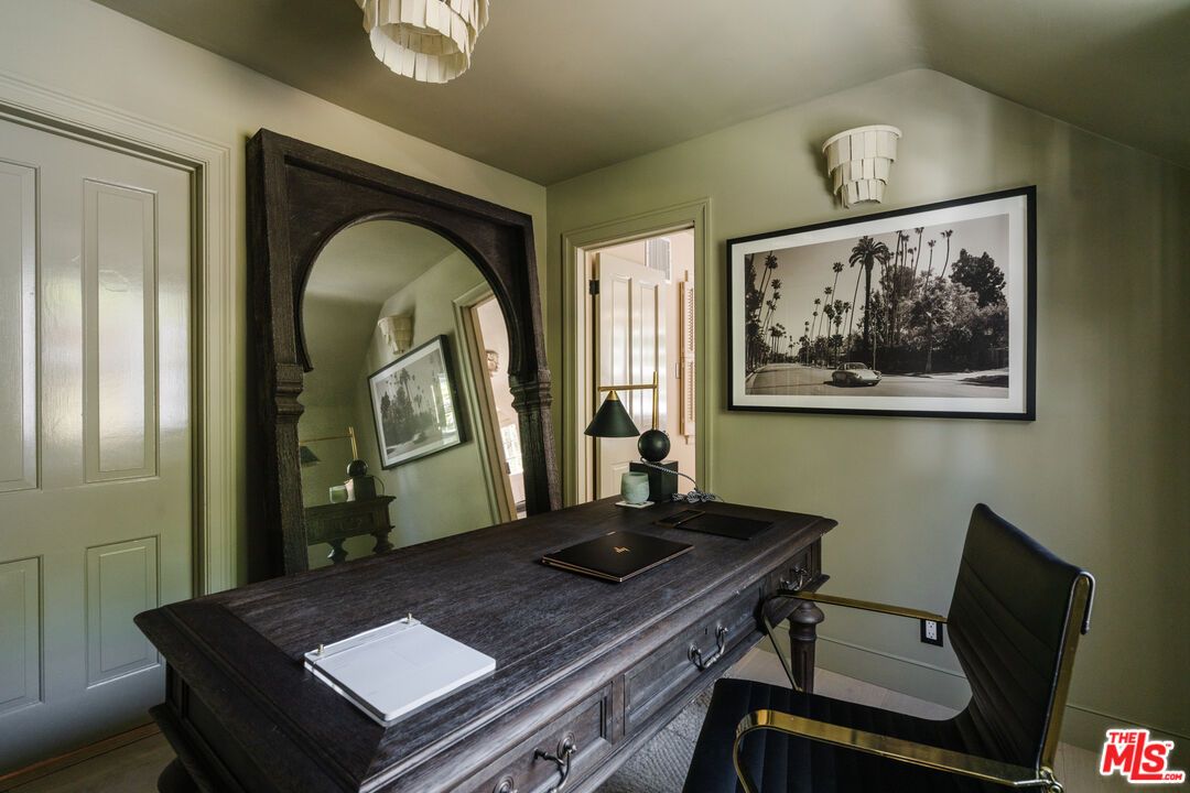 Home Office, Interior