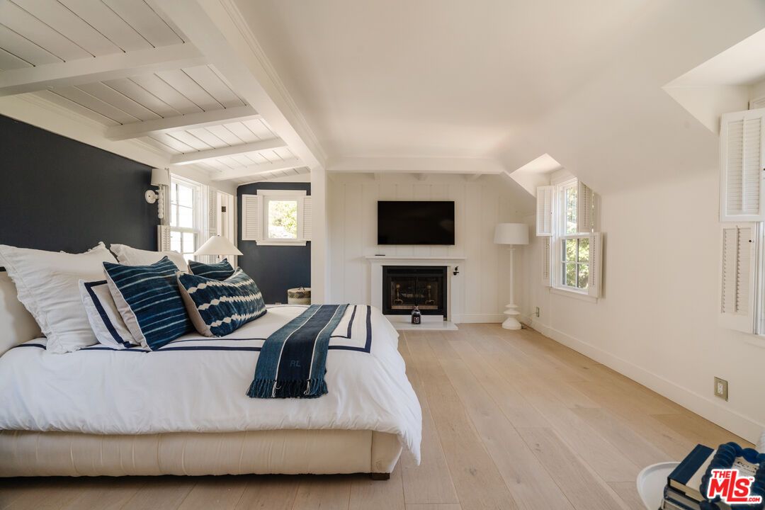 Bedroom, Fireplace, Interior, Wood Texture Flooring