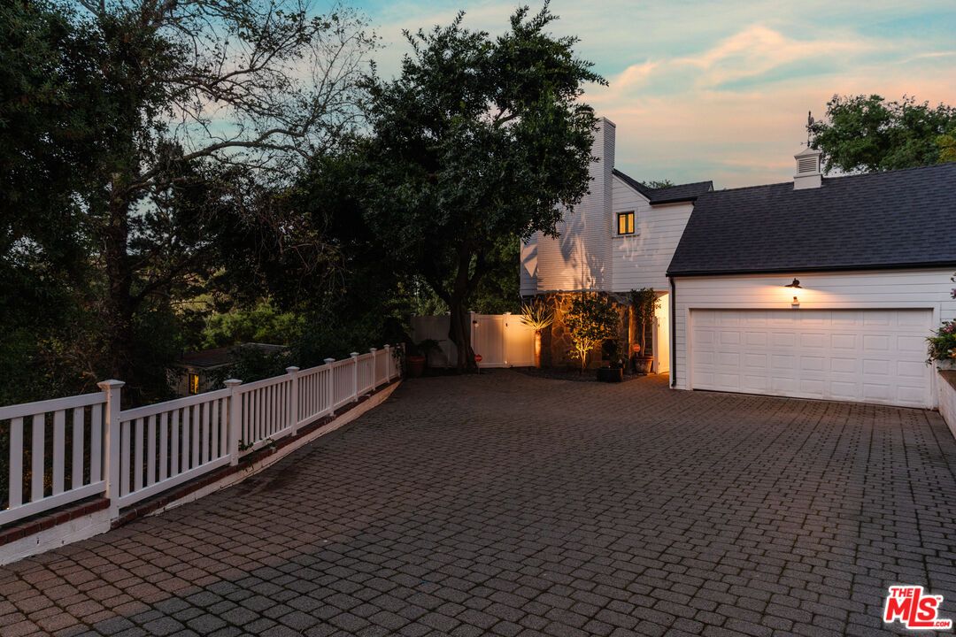 Detached Garage, Exterior