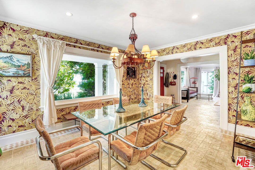 Chandelier, Dining room, Interior, Recessed Lighting