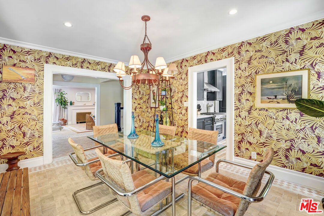 Chandelier, Dining room, Interior, Kitchen, Recessed Lighting, Wood Texture Flooring