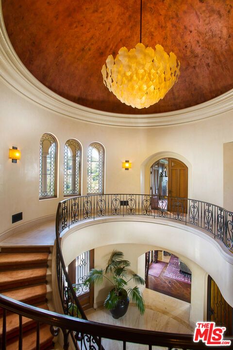 Chandelier, Interior